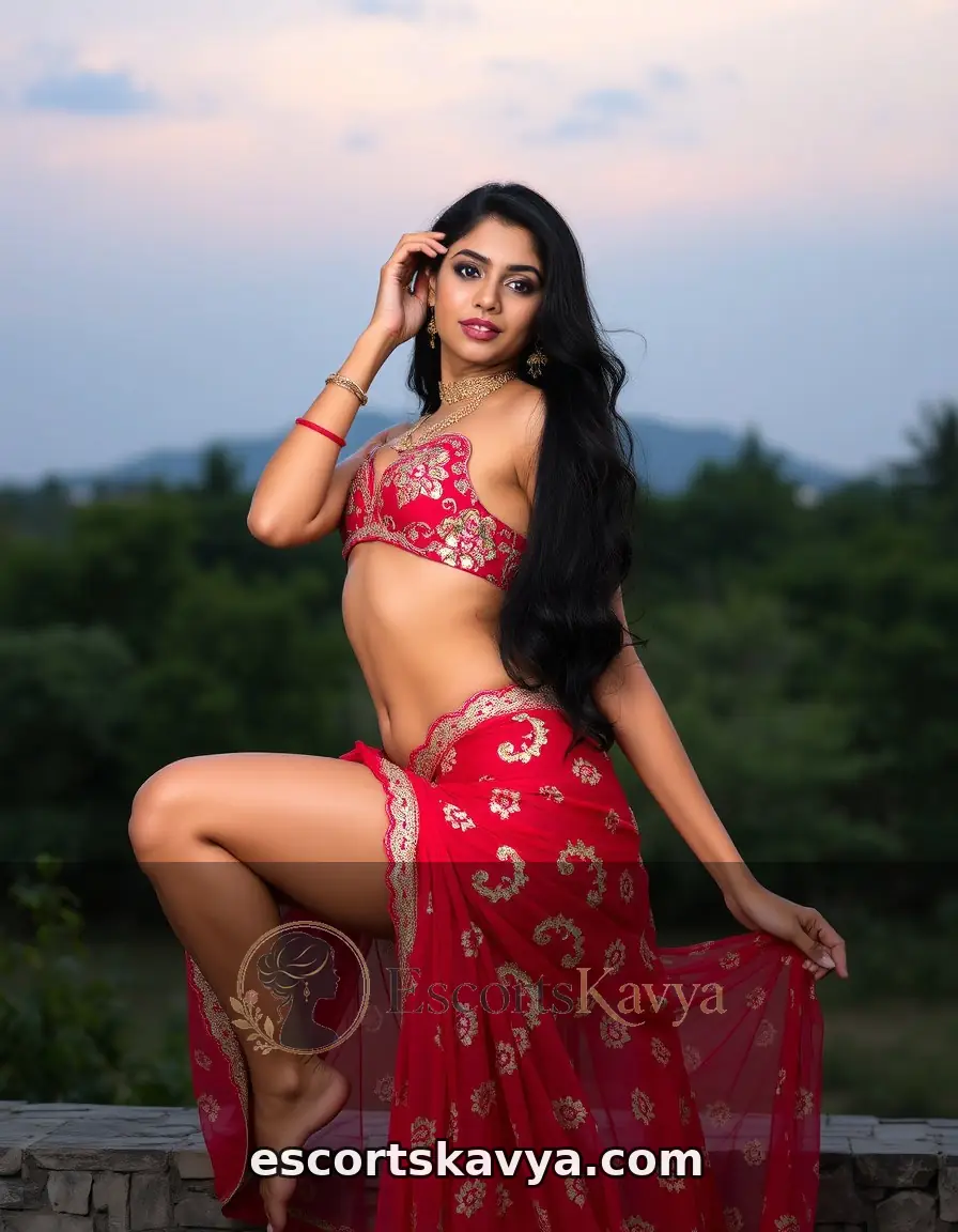 Charu Solanki elite companion in Pari Chowk